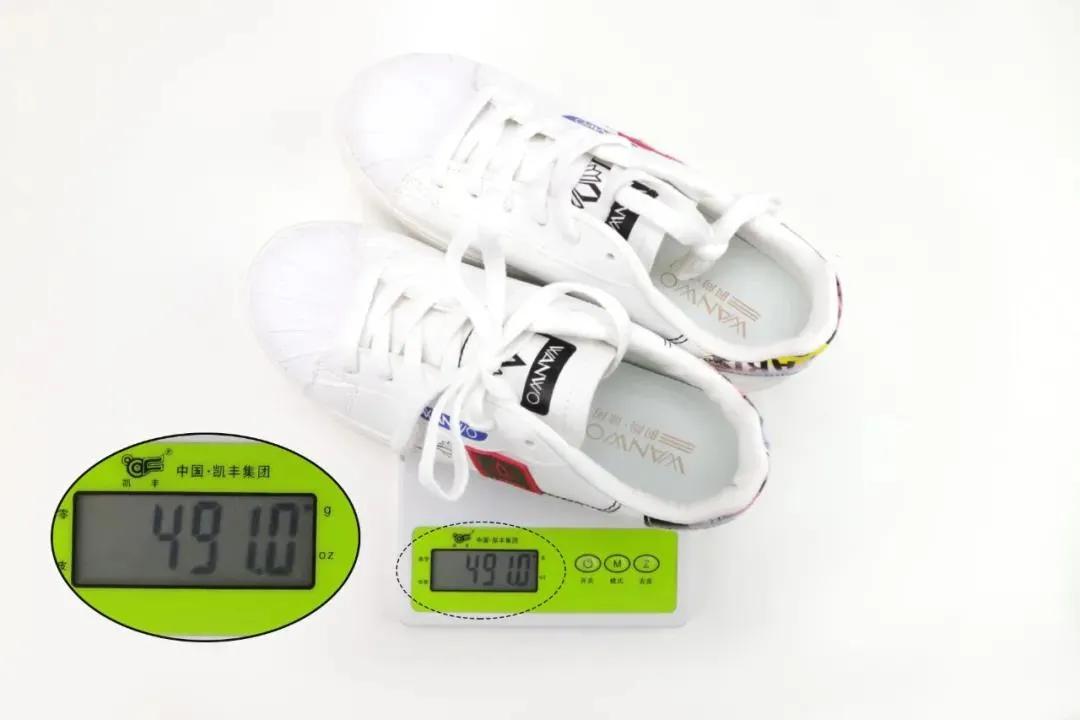 柳岩代言的运动鞋图片,柳岩代言的小白鞋