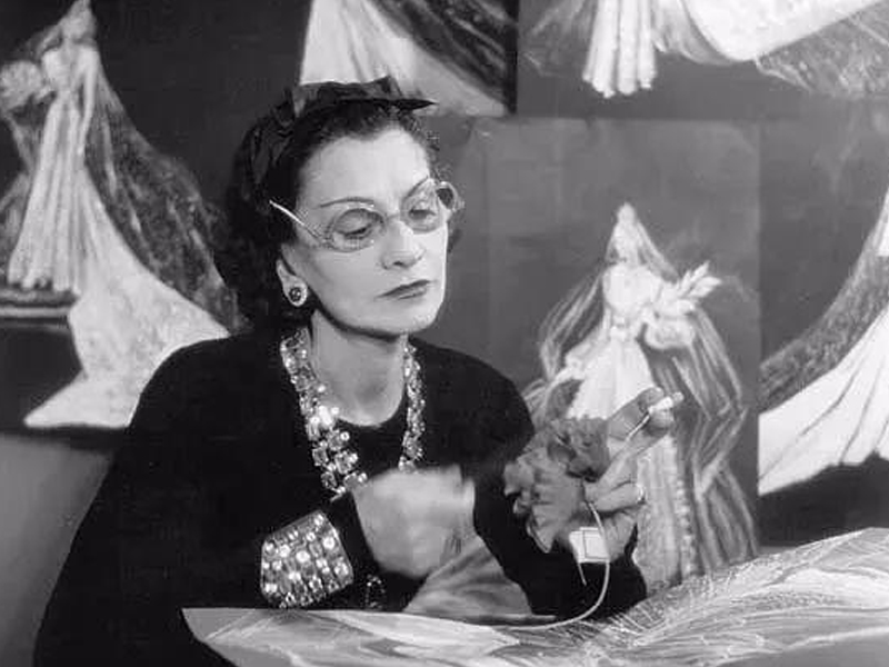 香奈儿coco小黑裙,香奈儿经典小黑裙你真的懂它吗