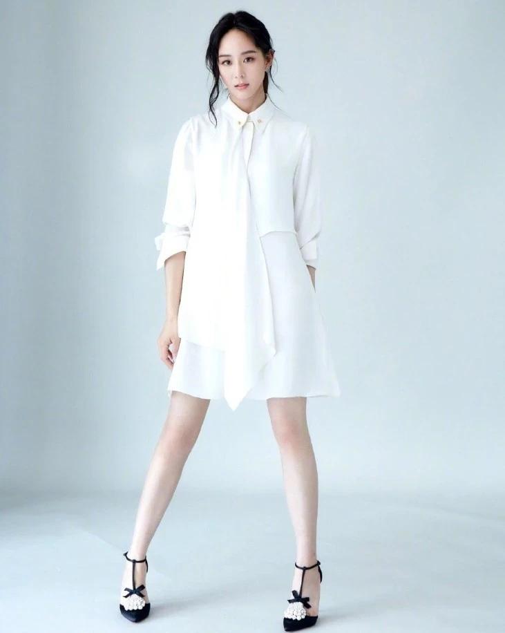 张钧甯为显得腿长，还穿了“树枝鞋”，脚这样挤不怕变形吗？