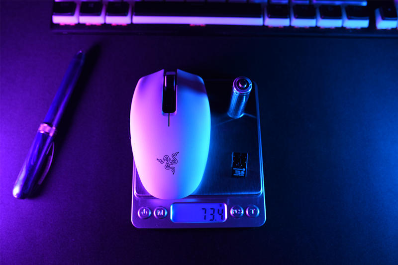 颜值高、还能打、抓着还舒服-雷蛇八岐大蛇V2游戏鼠标