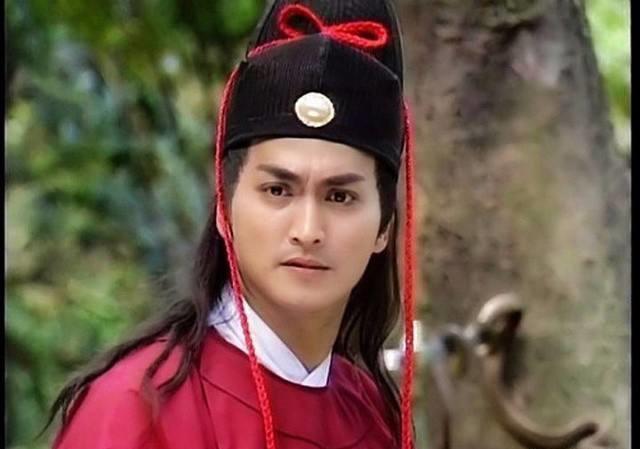 展昭何家劲放弃天价的演艺事业,帅气的展昭何家劲61岁