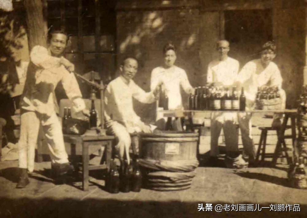 星光璀璨对月饮佳酿，五族共和祝庆醉美酒