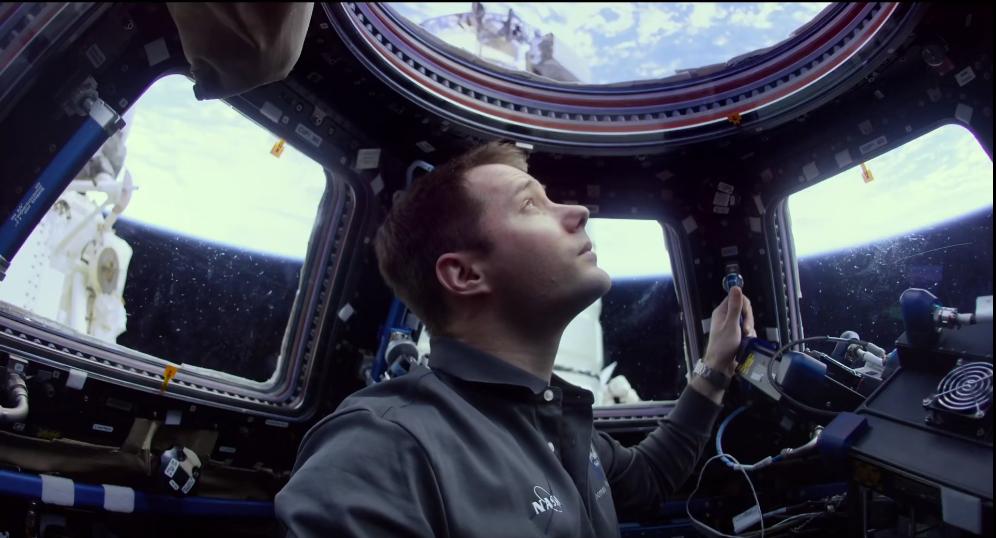 被这个法国帅气宇航员迷倒!网友:法国人真TM浪漫