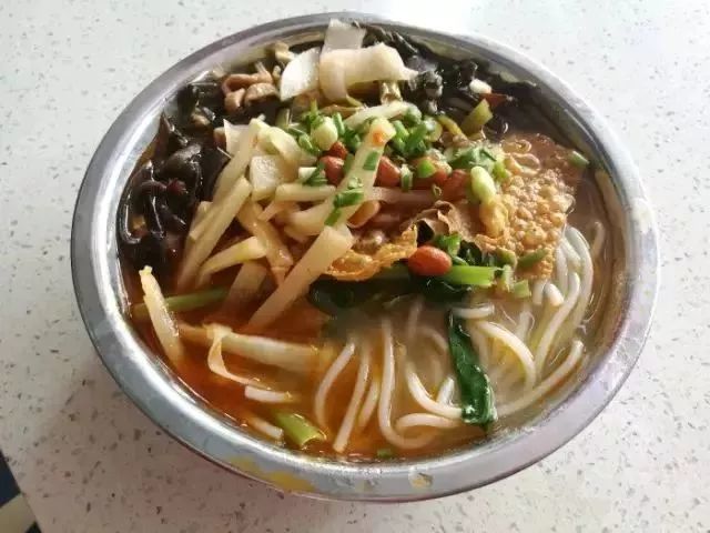 南宁螺蛳粉吃货推荐,推荐南宁好吃的螺蛳粉