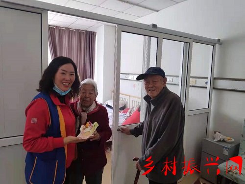 浓浓汇爱情感恩母亲节：青岛即墨汇爱公益走访慰问华益德敬老院