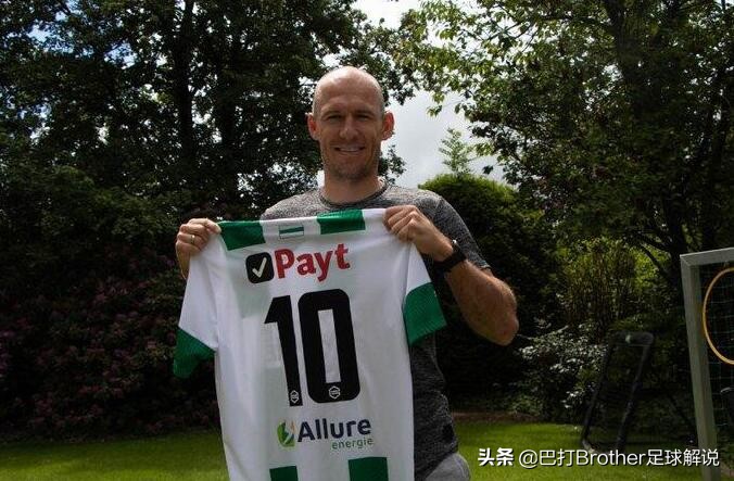 36岁重回球场！从拜仁退役1年难忘绿茵场，小飞侠重返老东家