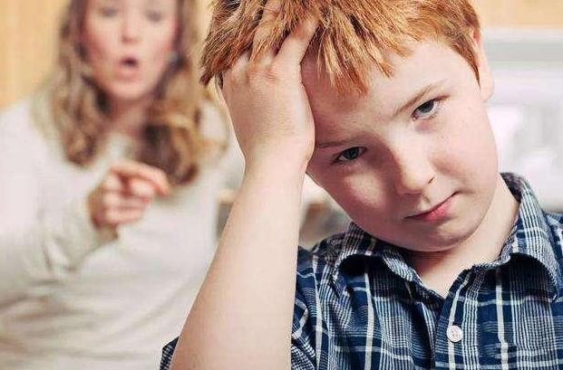 孩子玩鱼缸如何教育,青春期孩子很任性怎么办