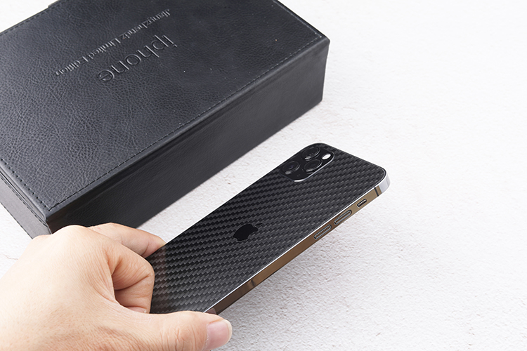 iphone11pro暗夜绿与香槟金,iphone11pro碳纤维测评