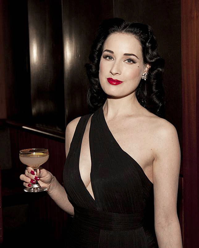 鬼魅娇容，迷倒众生——倾城名媛蒂塔·万提斯