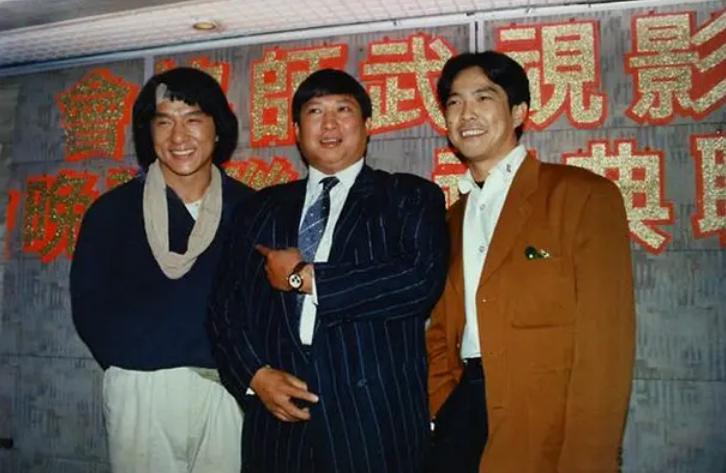 元彪洪金宝铁三角电影,成龙元彪洪金宝铁三角唱歌