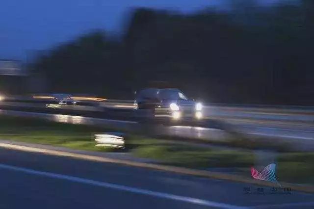 为什么一遇红灯一路都是红灯,为什么遇到红灯的概率比绿灯高