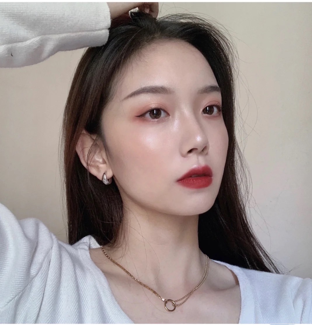 如何去黑头收缩毛孔最简单小方法,如何收缩毛孔去黑头最有效的方法