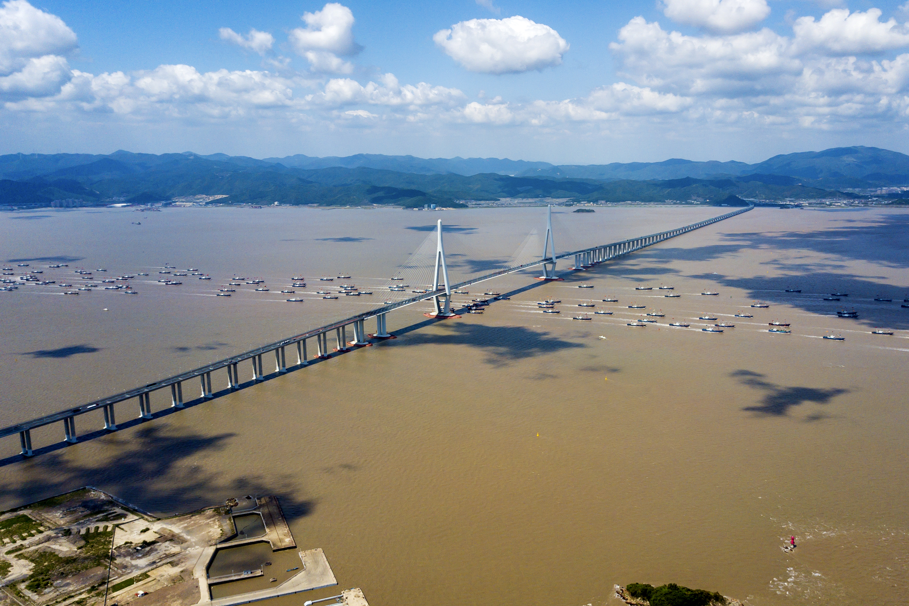 中国第一渔村渔船,中国第一大渔港开海画面