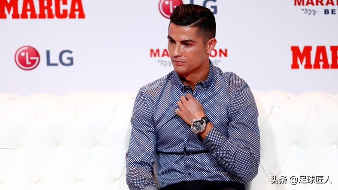 皇马球迷致敬c罗,重返伯纳乌皇马球迷赛后高喊c罗