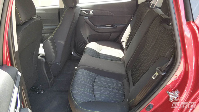 试驾长安新能源奔奔E-Star:高配仅售6.48万可满足市内通勤需求