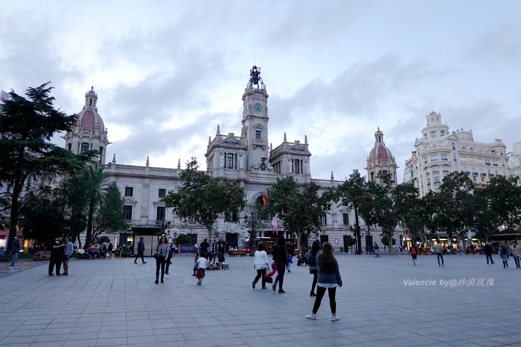 蝙蝠救了国王，成了这座城市的守护神，西班牙被忽视的阳光之城