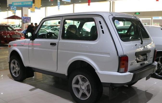 进口硬派分时四驱三把锁越野车,最便宜硬派越野有三把锁