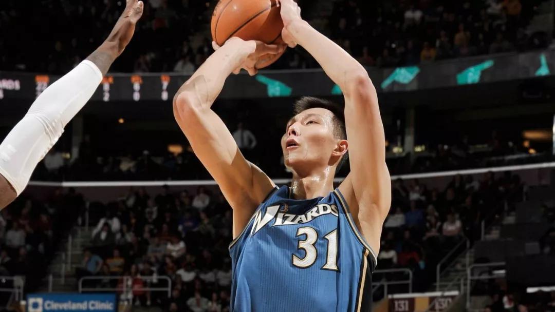 易建联国家队16年,易建联16岁时扣篮