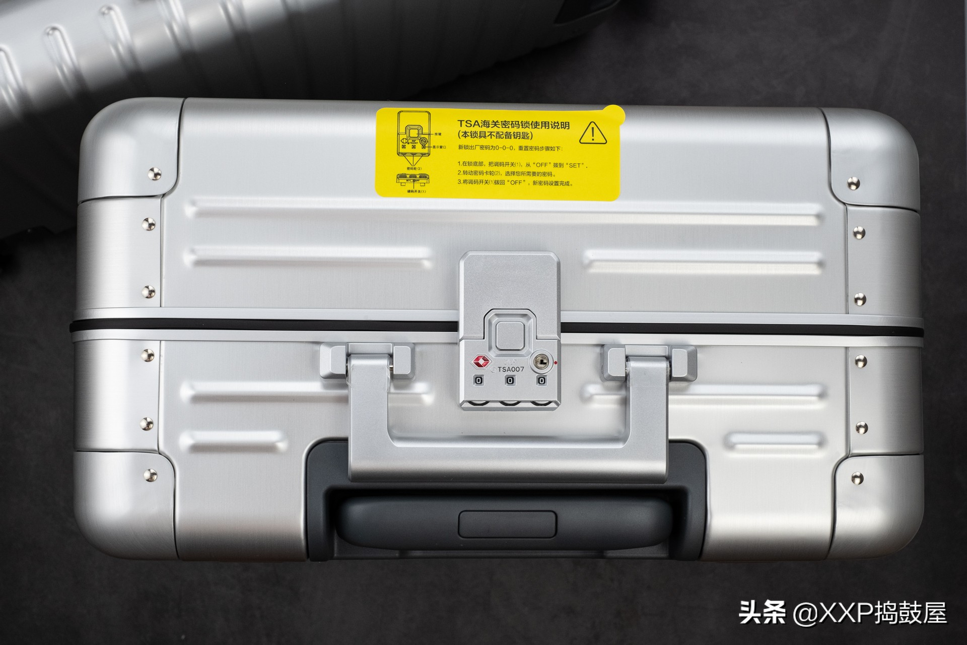 钛镁合金旅行箱,京东京造旅行箱的东西质量怎么样