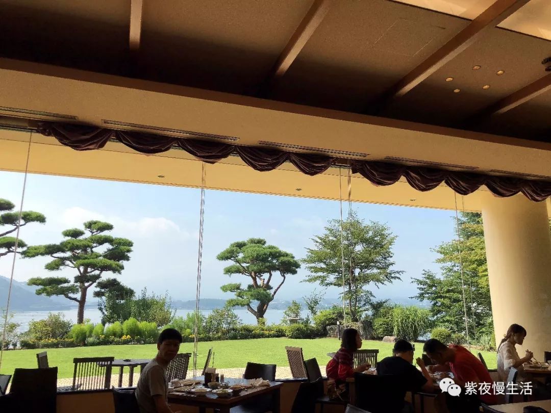 未见富士，幸运依在-秀峰阁湖月