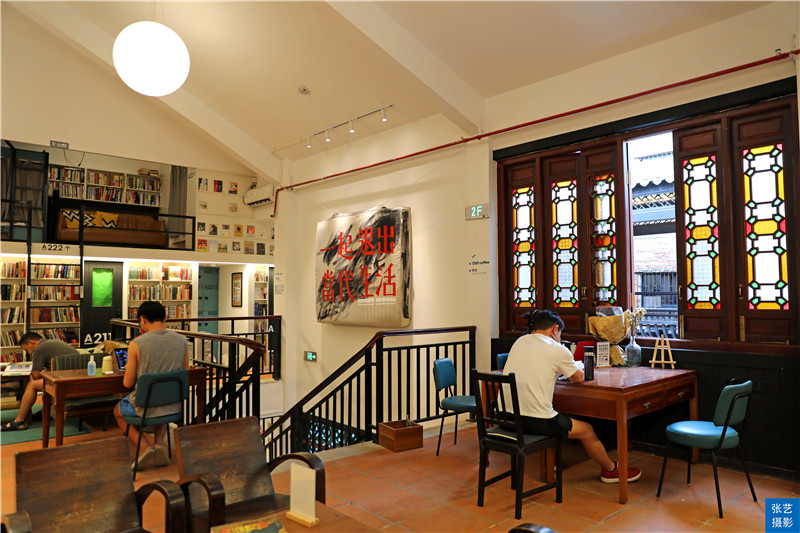 广州荔湾湖公园藏着一个可以睡觉的书店，这家书店再造一个乌托邦