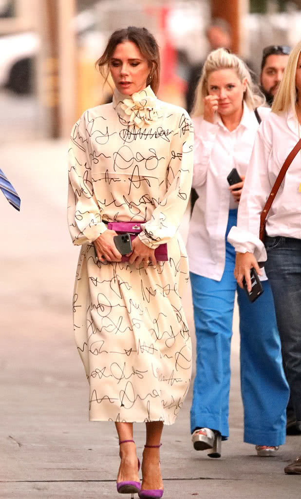 贝嫂穿自创套裙被粉丝吐槽难看，有王室成员带货，品牌仍连年亏损