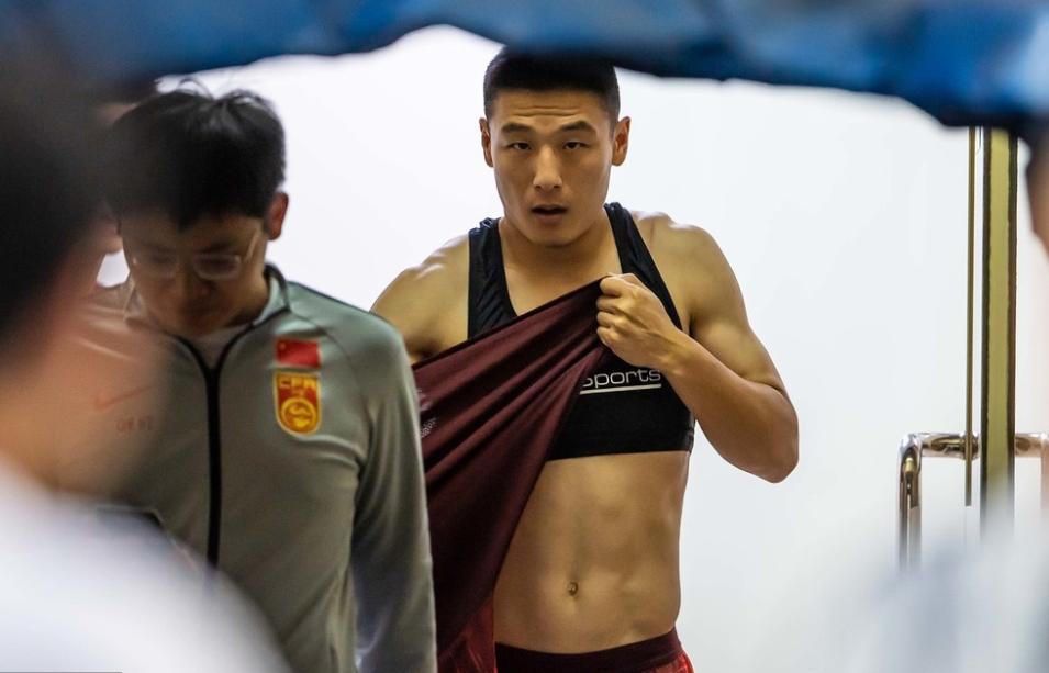 武磊脱衣庆祝,武磊在国足的精彩表现