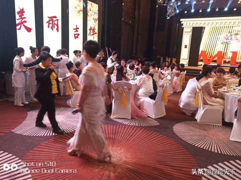 山东东营：数百美女云集酒店华丽登场气势逼人