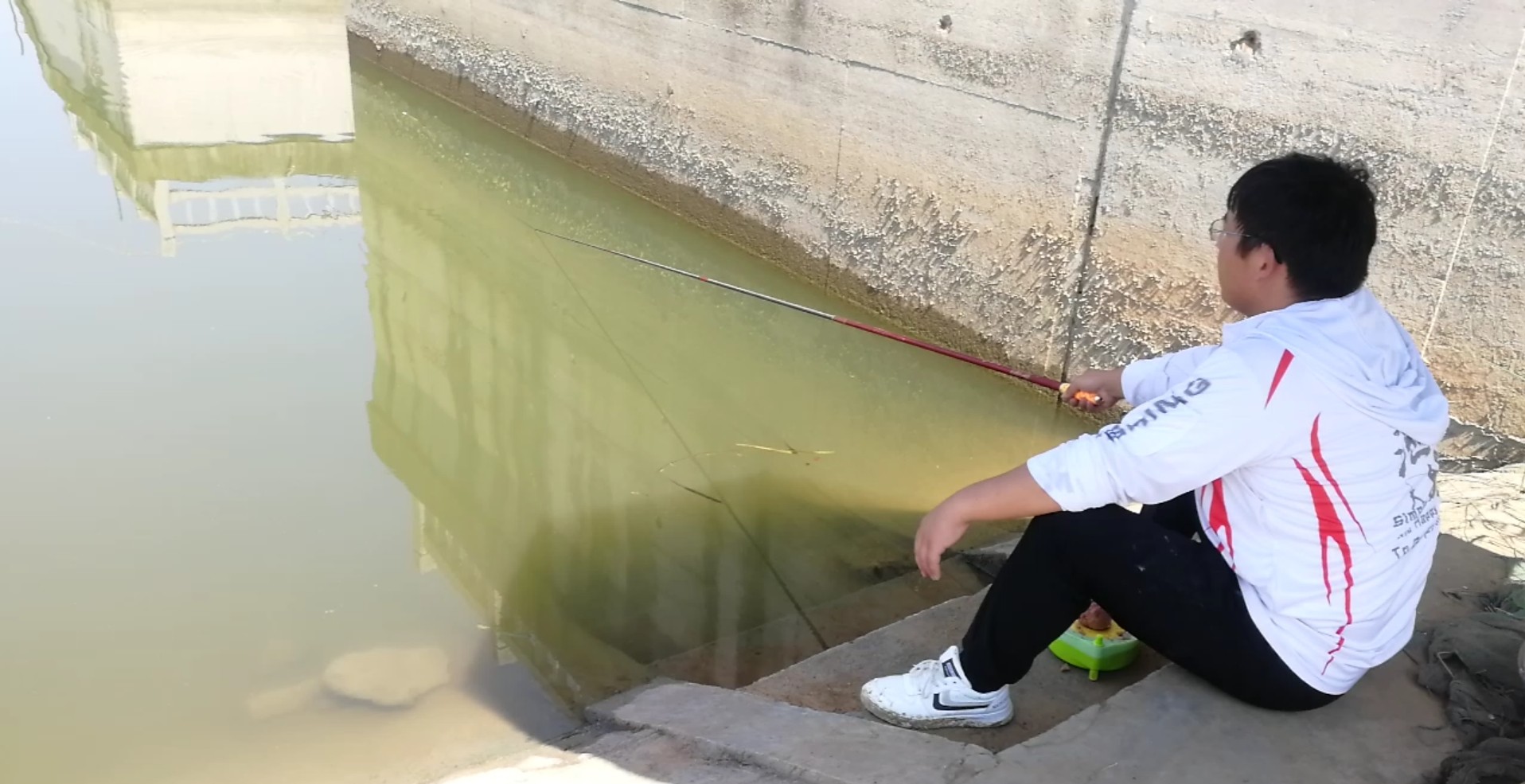 手竿钓鲢鳙钓浮怎么调漂详细过程,鲫鱼钓底还是钓浮怎么调漂