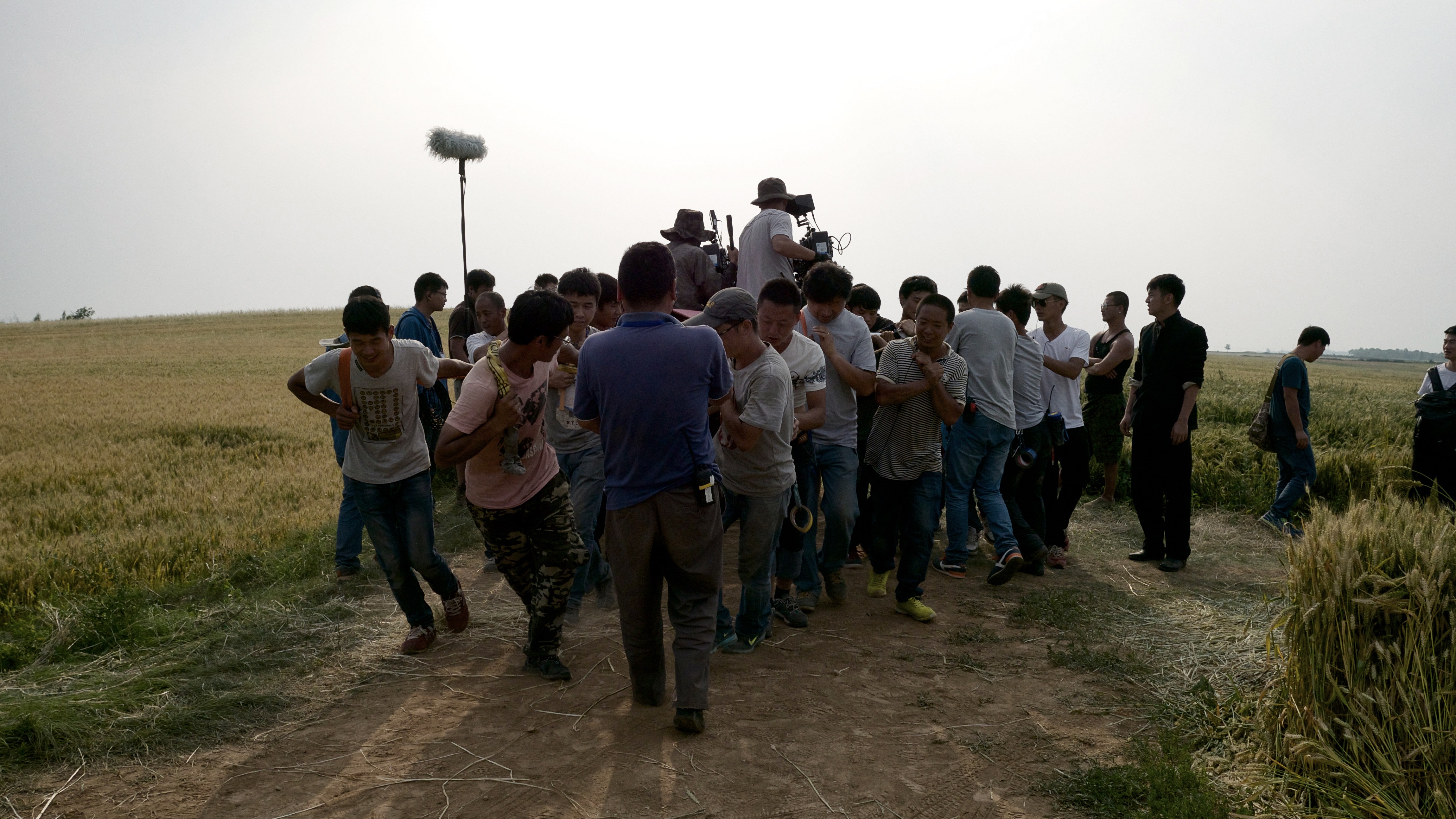 我拍了数千名路人甲,“成年人不要给自己编织梦想”|图集