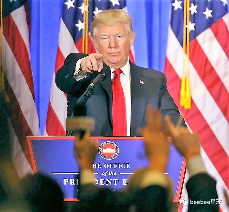 为什么老特的眼袋是白色的？