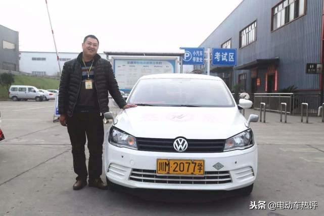 2019驾校教练一般月工资多少,驾校教练一个月工资到手多少