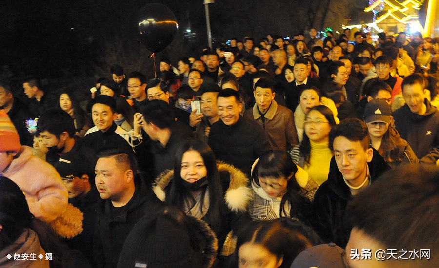 甘肃天水数万民众“上九朝观”祈福纳祥争烧头柱香！（组图）