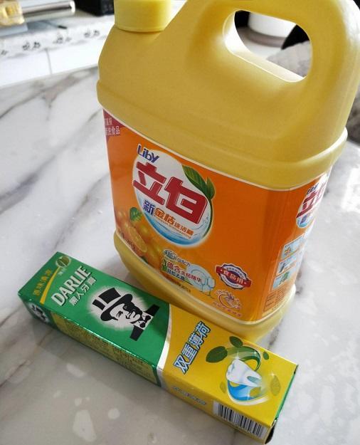 羽绒服只有领口和袖口脏了怎么洗,米色羽绒服领口发黄用什么洗视频