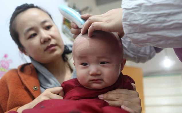 婴儿一出生就满头黑发好吗,为什么有的孩子出生黄头发