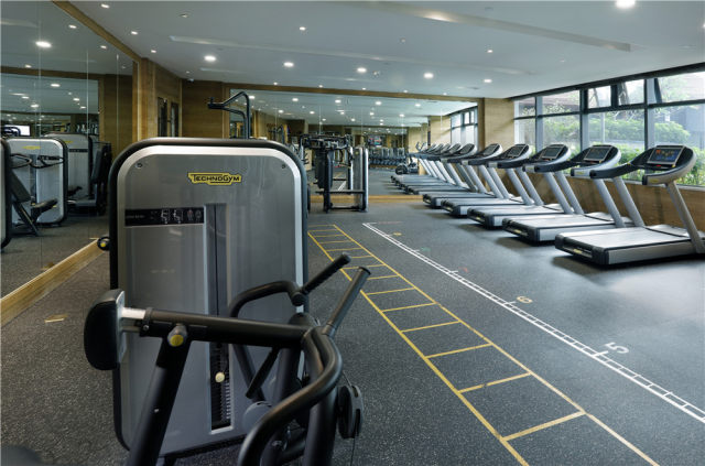 东莞|康帝国际酒店仅1199高级客房+自助早晚餐+饮品券2张+小公仔