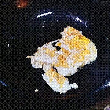 香菇鸡丁米线鸡汤怎么熬,香菇鸡丁米线的鸡丁卤怎么熬制