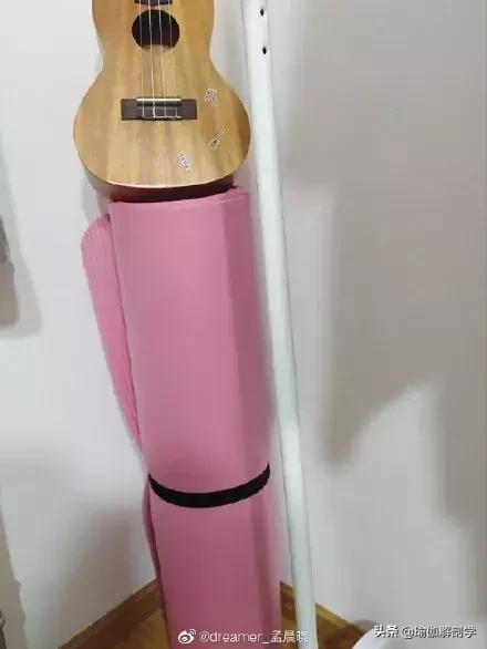 每个家里都有瑜伽垫,每个家庭都有个瑜伽垫