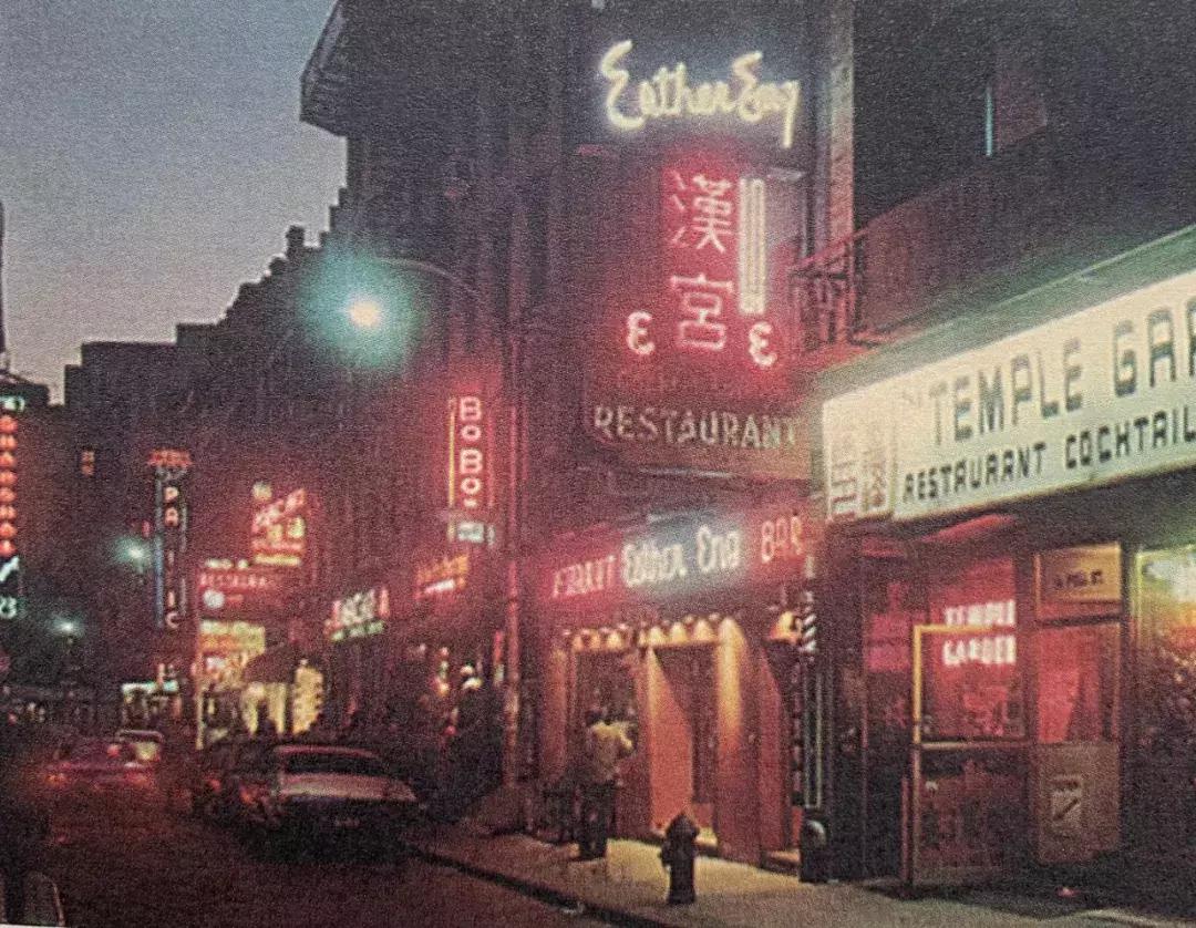 100年前,有女人裹脚,也有女人飞行……