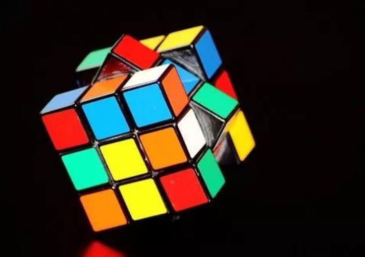 孩子玩魔方对小学生有什么帮助,小孩玩魔方好处