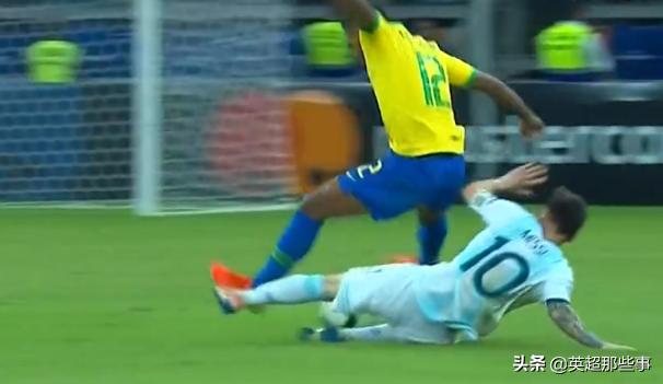巴阿大战集锦,双人滑铲梅西