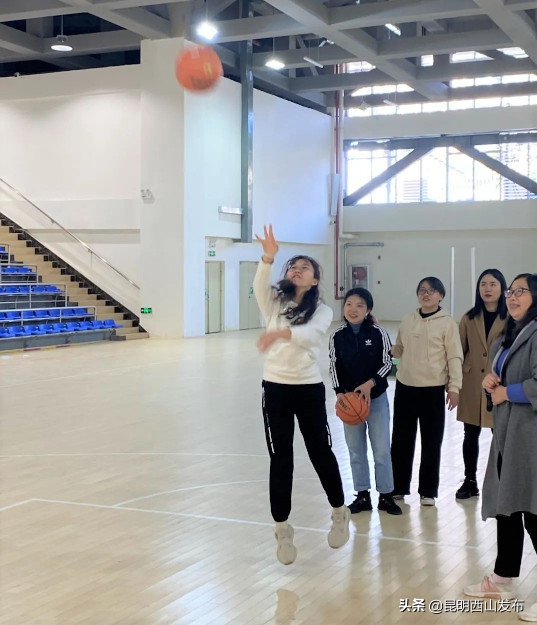 运动健儿在赛场上奋勇拼搏的英姿,奋力拼搏赛出风采