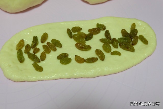 不加黄油炼乳葡萄干面包,蛋挞加淡奶油和炼乳葡萄干做法