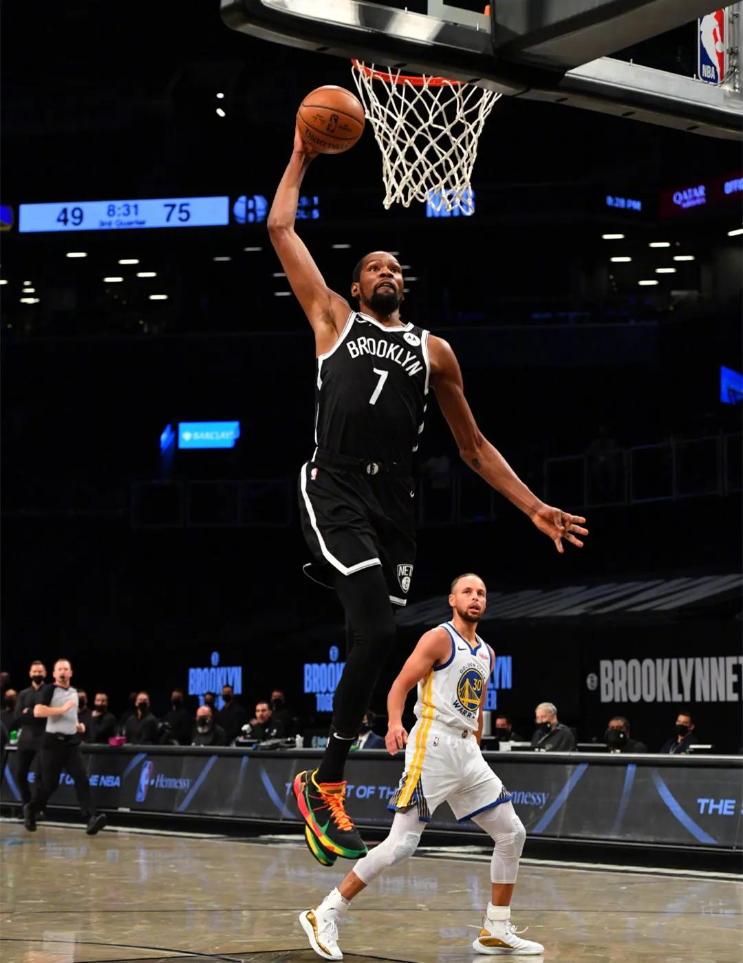 杜兰特拼断跟腱背上软蛋的骂名,杜兰特跟腱断裂前投进三记三分