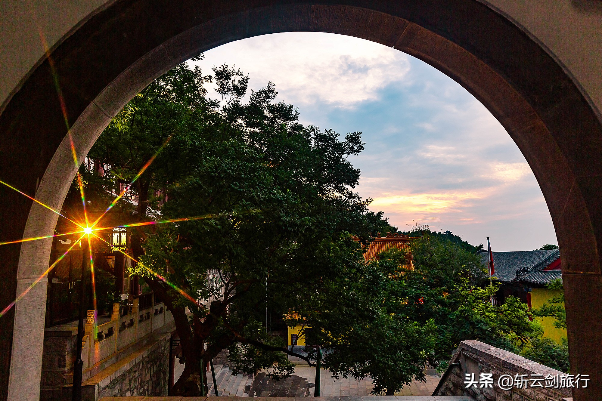 济南的千佛山最美景讲解,济南千佛山都有哪些景点