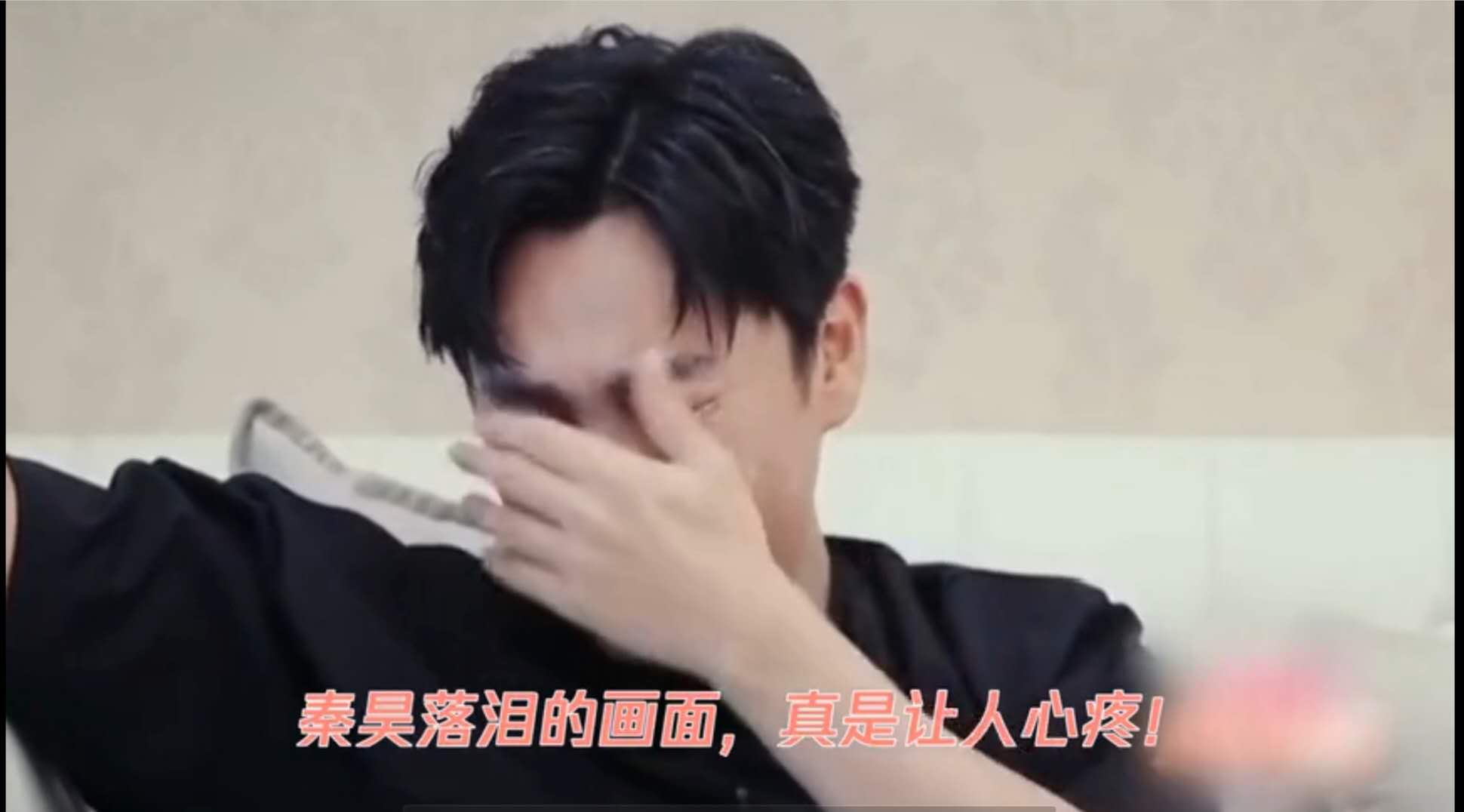 秦昊带米粒伊能静去餐厅,秦昊带女儿米粒伊能静演出