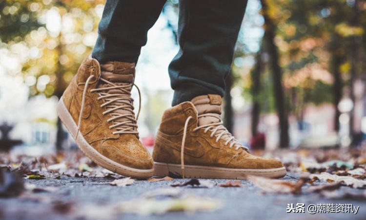 耐克球鞋大秀小麦肌，真的不要太低调