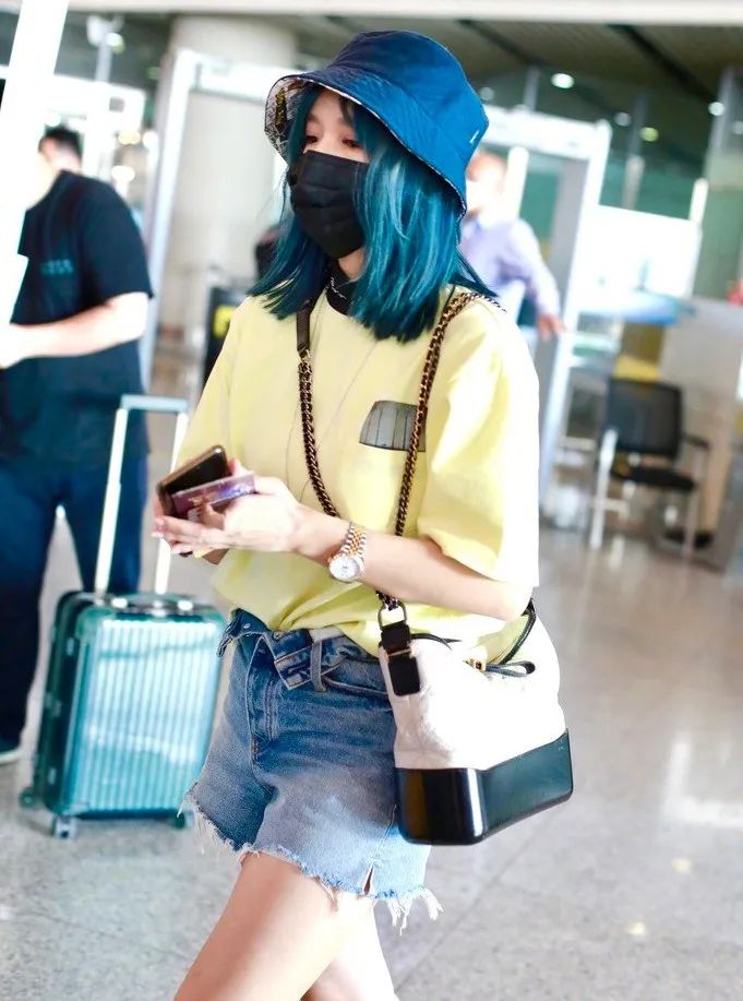 程潇包春卷,程潇背的包