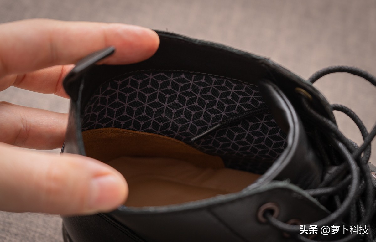 穿黑色皮靴,clarks经典款沙漠靴搭配