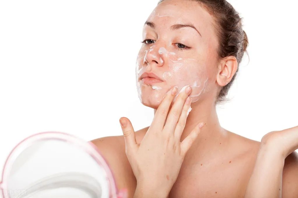 出油毛孔粗大冒痘暗沉怎么改善,男生脸部出油毛孔粗大改善方法